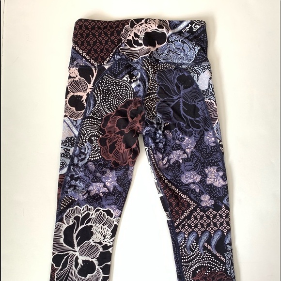 Athleta Patchwork Salutation 7/8 Leggings … - Picture 5 of 8